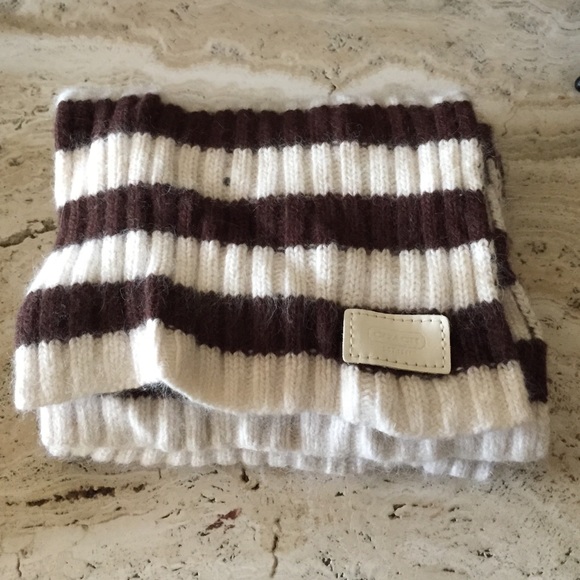 Coach Fall Set w/ gloves, scarf, and beanie - Picture 4 of 4