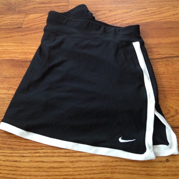 Nike Dresses & Skirts - Nice sports skirt bild with shorts inside