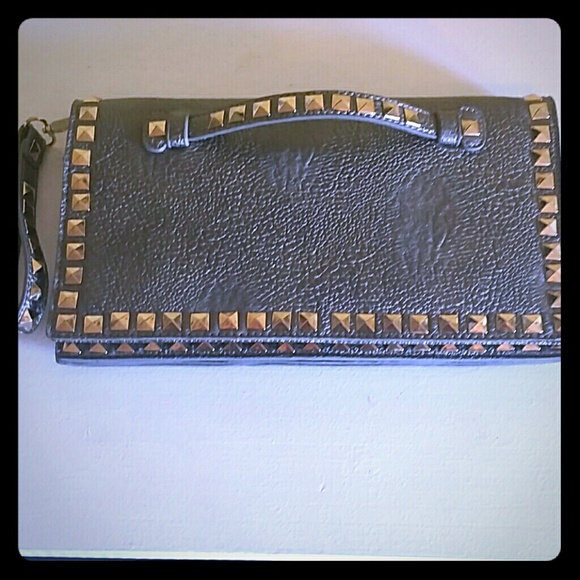 🎀HP!🎀 Gunmetal Edgy Studded Clutch