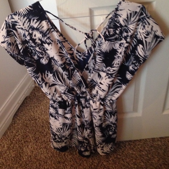 Romper🌸 - Picture 2 of 3