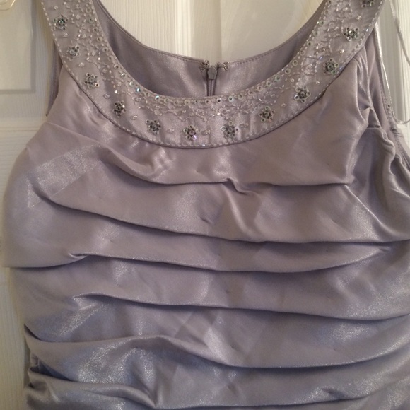 New dress never worn it's a 10 but fits like an 8 - Picture 4 of 4