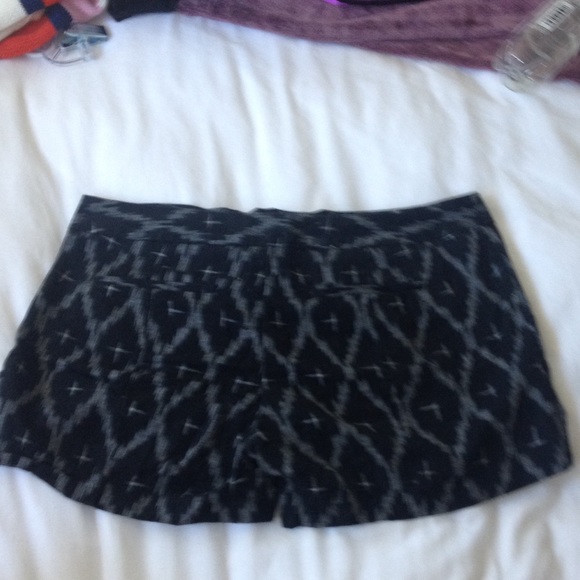 Shorts - Picture 2 of 3