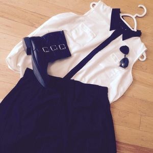 White blouse trimmed in black⚫️⚪️