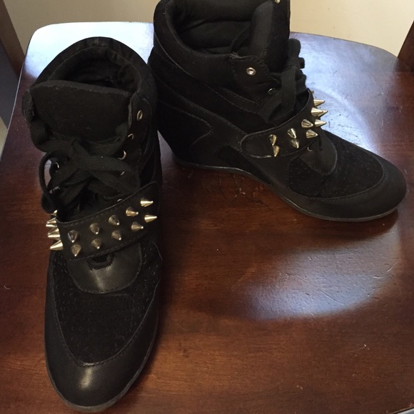 Cute black booties
