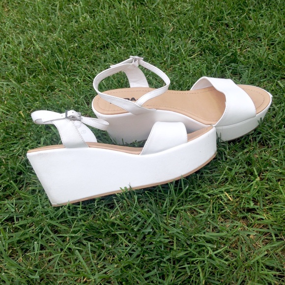 Platform sandals
