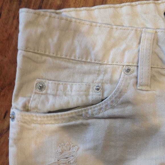 Shorts - Picture 3 of 4