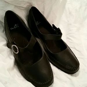 I love comfort black 8m pumps NIB. Never worn