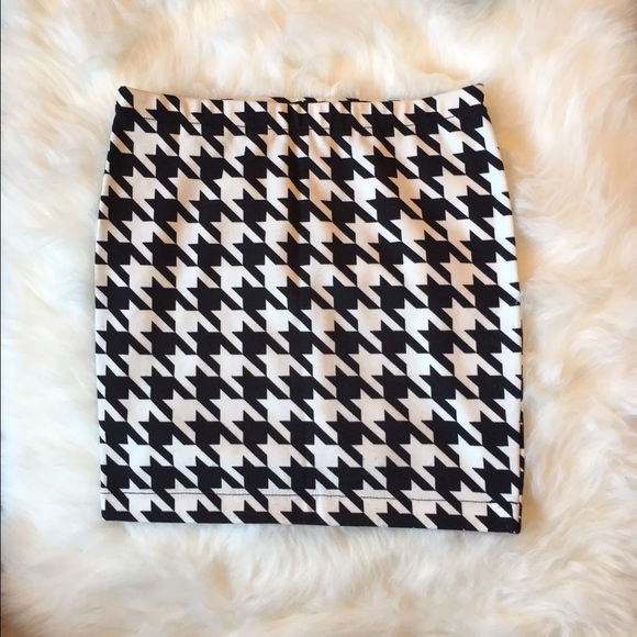 Houndstooth Skirt - Picture 2 of 4