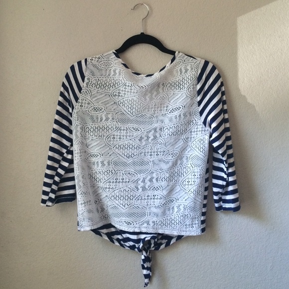 Pocket tee with lace back - Picture 2 of 3