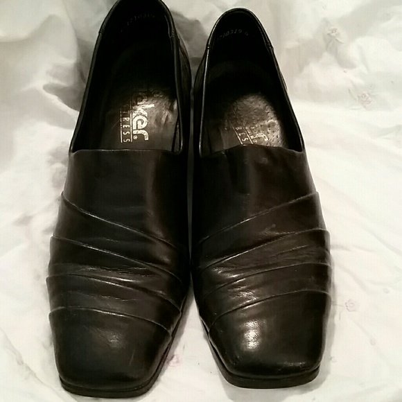 Rieker Size 38/US 8 black boot style pumps