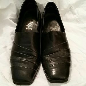 Rieker Size 38/US 8 black boot style pumps