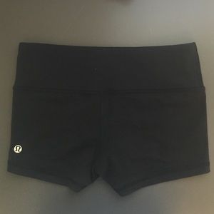SOLD Lululemon black boogie short spandex