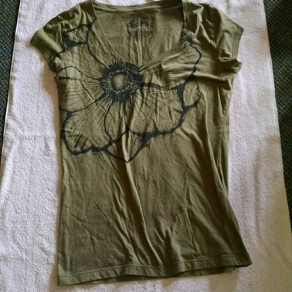 Short Sleeve Olive Green V-Neck With Flower