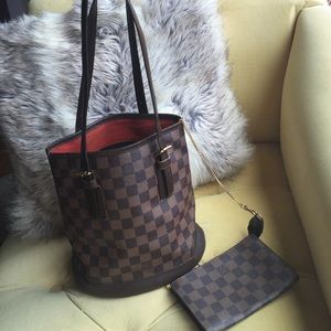 Vintage Louis Vuitton leather bucket bag