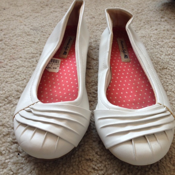 White flats - Picture 1 of 3
