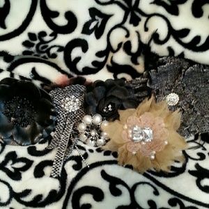 Lot of 6 fashion pins