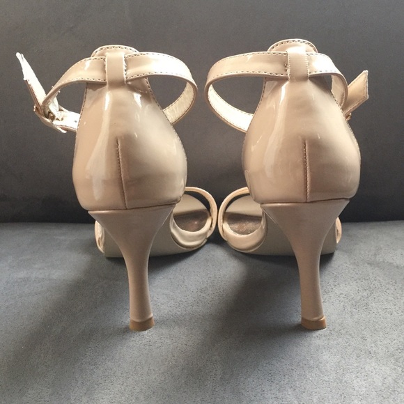 ⛔️SOLD⛔️ $50 🎉HP🎉 Classic Chic Party - Picture 3 of 4