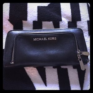 Black Michael Kors wallet - AUTHENTIC