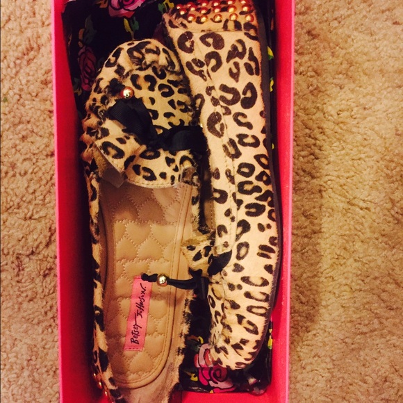 Betsy Johnson leopard print "Martinaa" flat