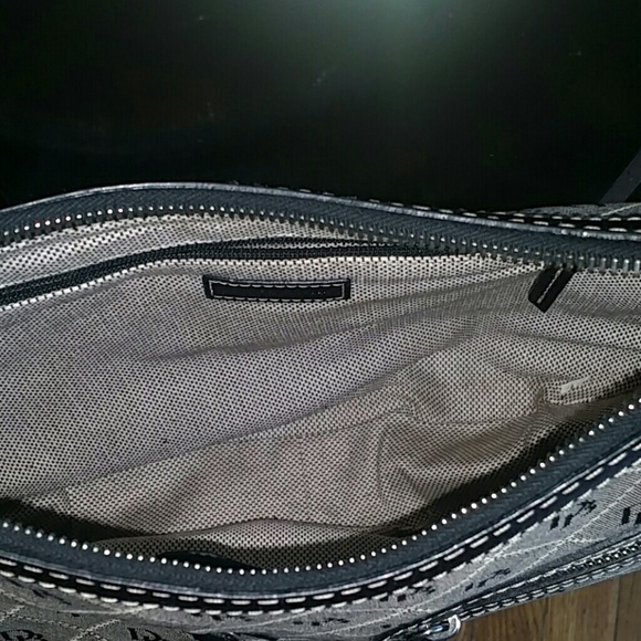 Dooney and Bourke handbag - Picture 2 of 3