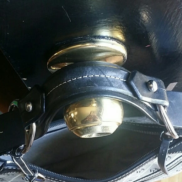 Dooney and Bourke handbag - Picture 3 of 3