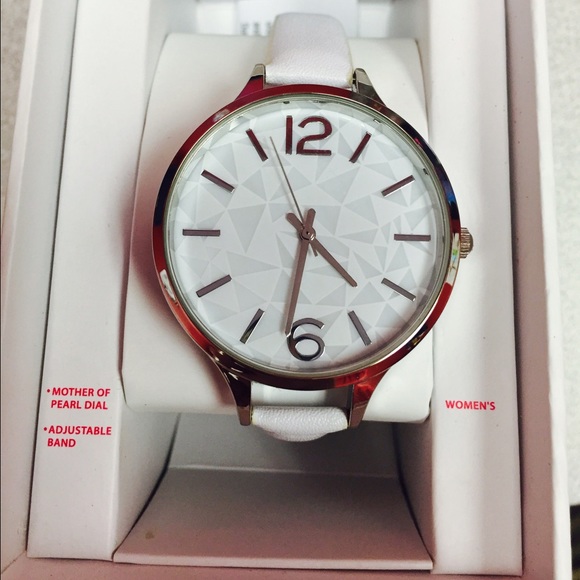 🚫🚫sold🚫🚫NWT-Mother of pearl-white watch