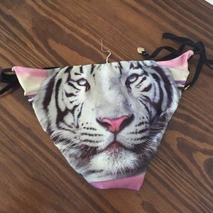 Reversible swim bottom