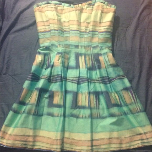 Fit to flare strapless dress with sweetheart top