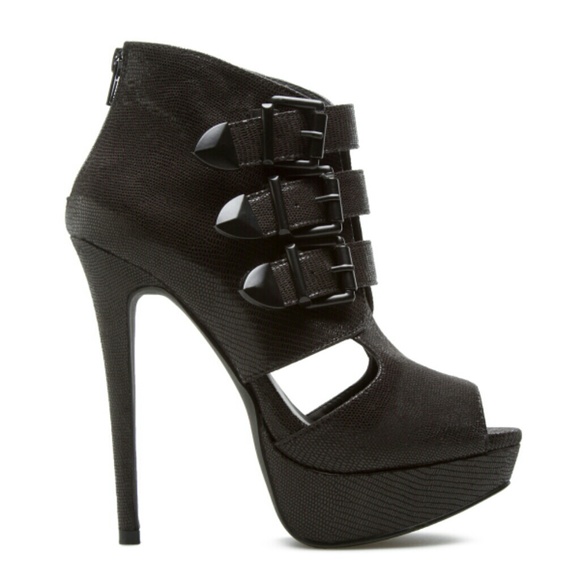 Black 6 inch heel "Dayana" Size 8 shoes. NWT !!