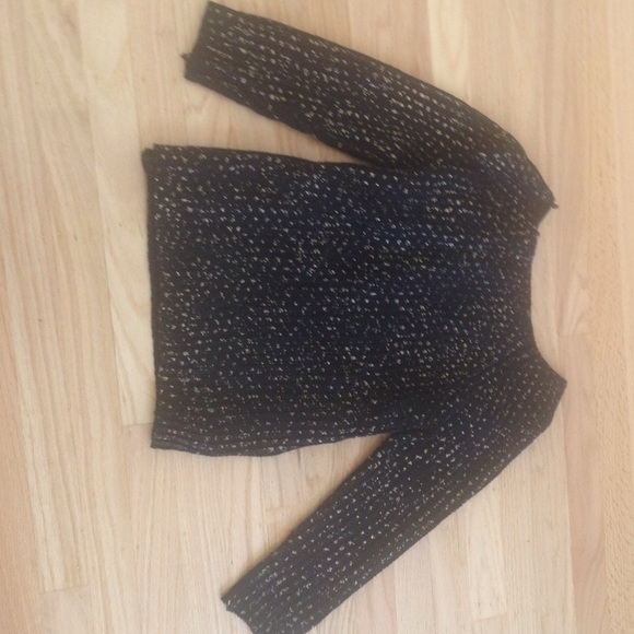 Black and Gold Sweater - Picture 3 of 3