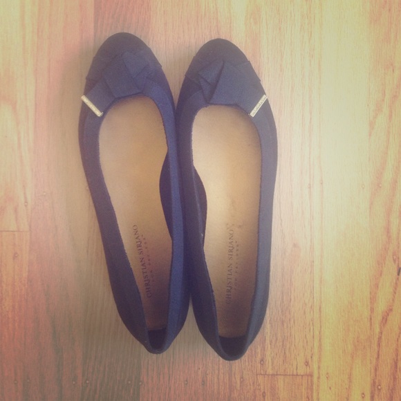 Black Flats with Gold Detail - Picture 1 of 2