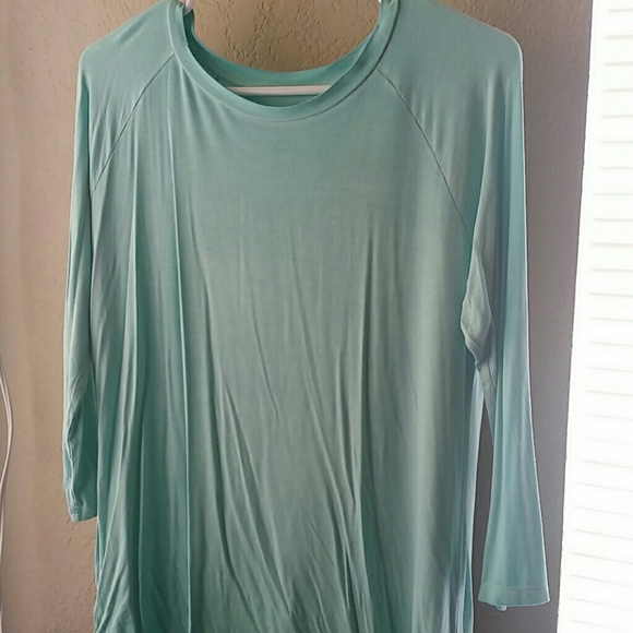 Turquoise quarter length sleeve shirt - Picture 1 of 2