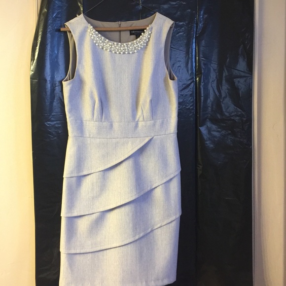 Linen colored dress with pearls. - Picture 2 of 3