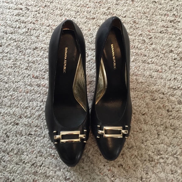 Banana Republic Black Leather Pumps