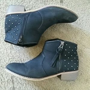 Women's black boots