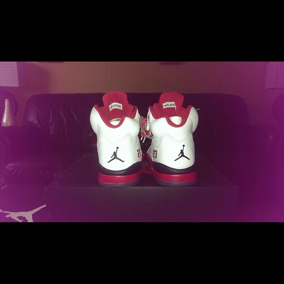 Air Jordan Retro 5 Fire Red - Picture 2 of 4