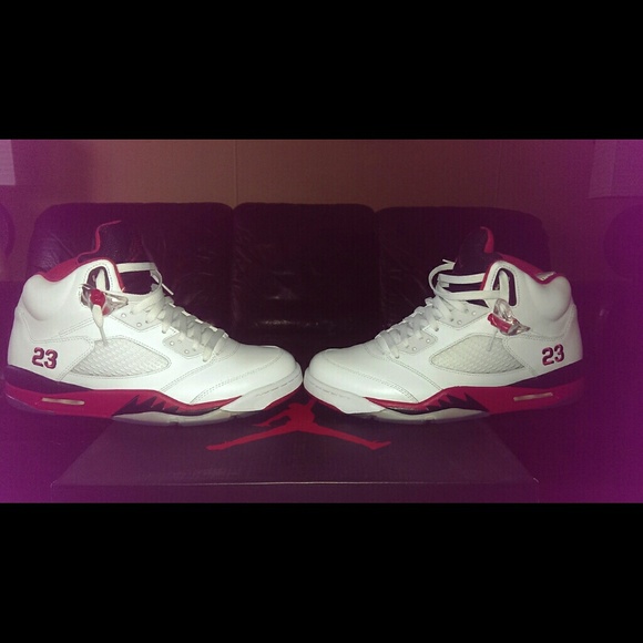 Air Jordan Retro 5 Fire Red - Picture 3 of 4