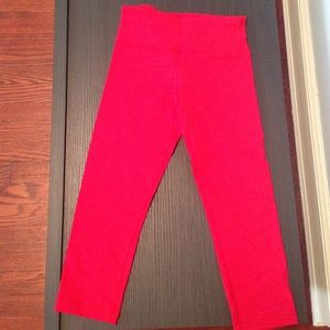 Lululemon wunder under crop in currant