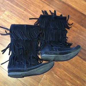 Minnetonka fringe boots