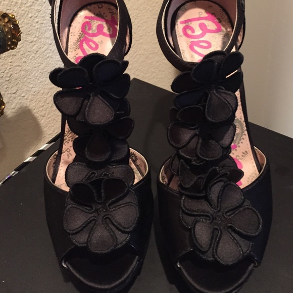Betseyville black satin platform shoes flower 6.5