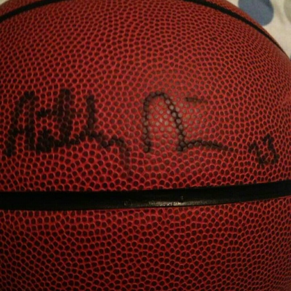 ❎AUTHENTIC❎ SALE! SIGNED ANTHONY DAVIS BASKETBALL