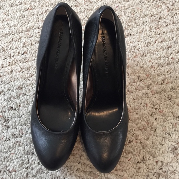 Banana Republic Black Leather Pumps