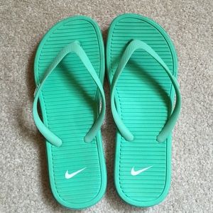 Nike turquoise flip flops