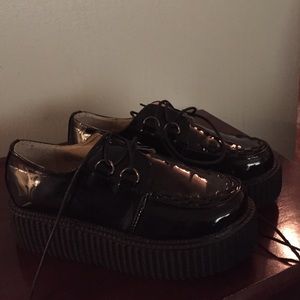 Grunge glossy creepers