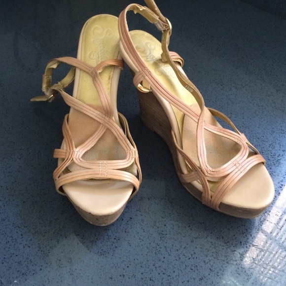Nude wedges