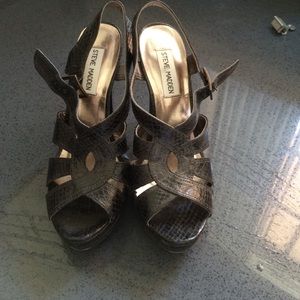 Snake pattern black heels