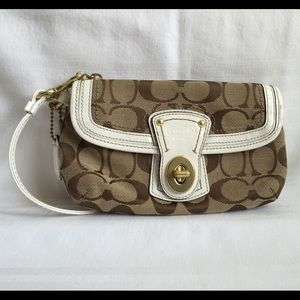 Coach • Signature Wristlet