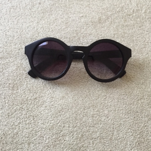 Forever 21 Accessories - Black Oval Sunglasses
