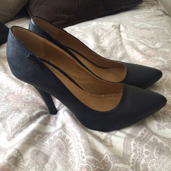 ◼️ Black heels ◼️