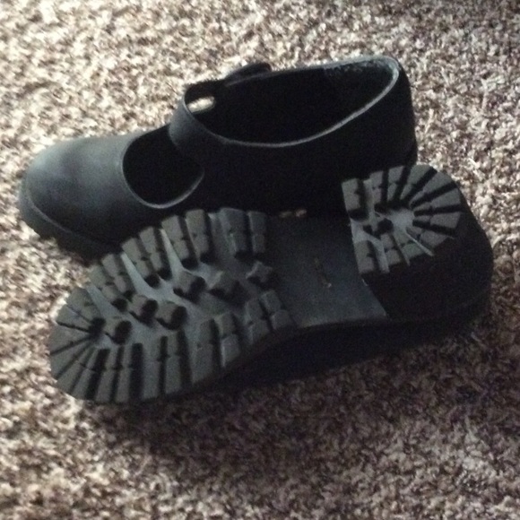 Shoes - Picture 3 of 3